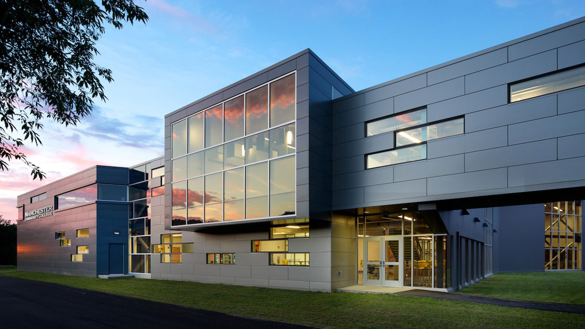 Community College Exterior Photo